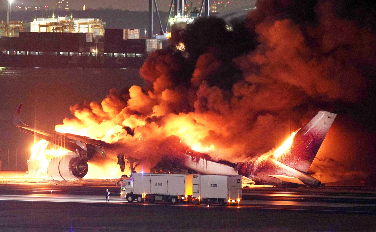 Video. Así fue el choque e incendio de dos aviones en Tokio, Japón; hay cinco muertos