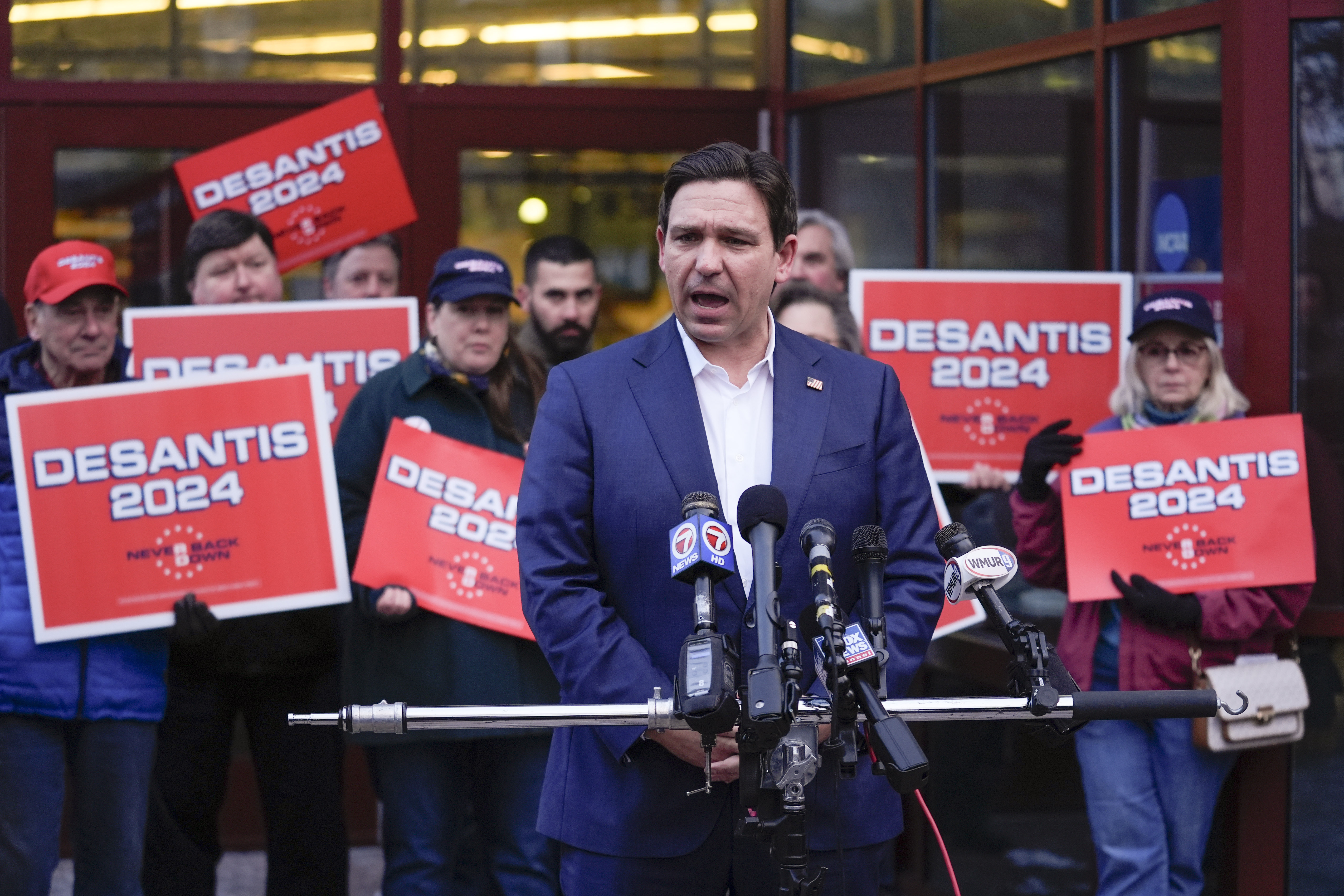 DeSantis envía más efectivos  a Texas; "Necesitamos detener esta invasión en la frontera", dice