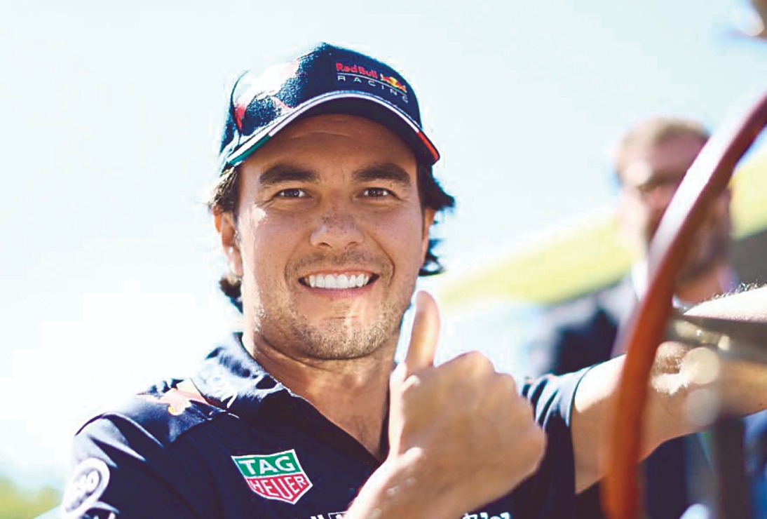 La familia de Sergio "Checo" Pérez celebra su triunfo en el Gran Premio de Singapur