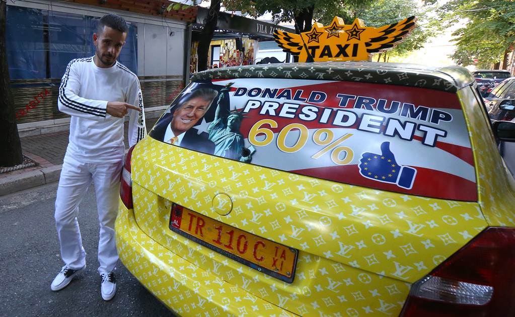 Taxista albanés decora su auto con fotos de Donald Trump