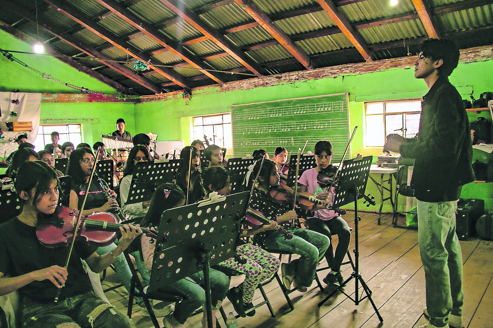 Niños llenan de música a municipio oaxaqueño 