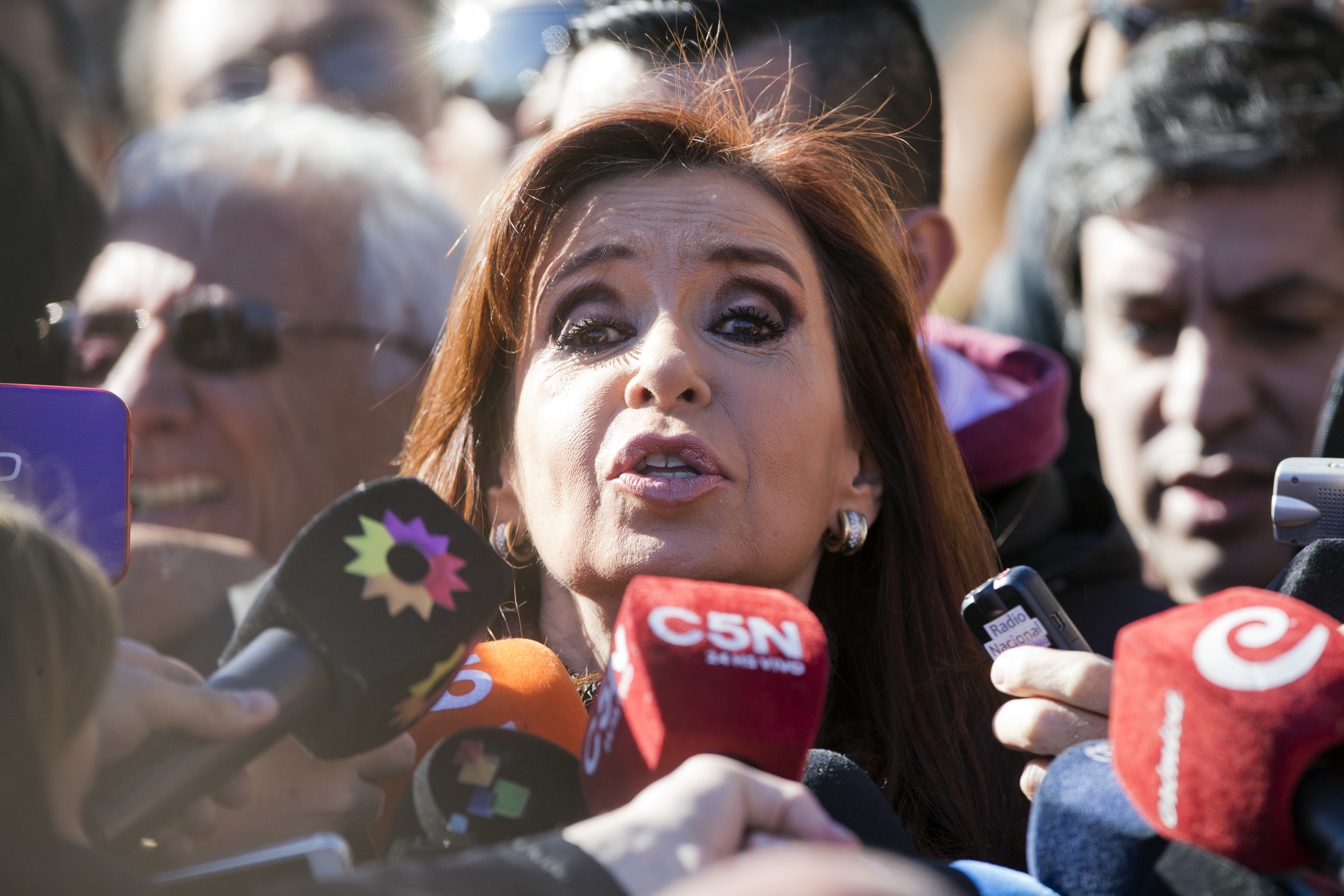 Procesan a Cristina Fernández; prohíben que salga de Argentina