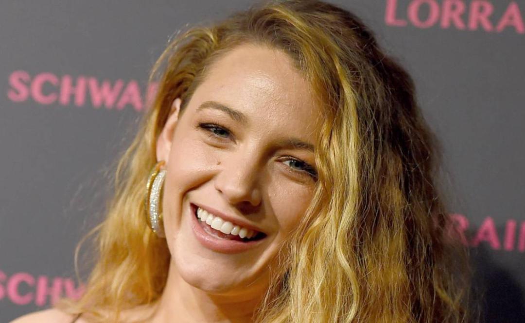 A 2 meses de dar a luz, Blake Lively irrumpe la web con top y pantalones étnicos