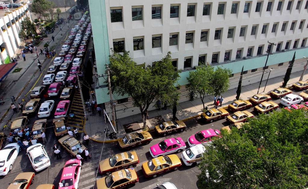 Contingentes de taxistas protestarán del Ángel al Zócalo