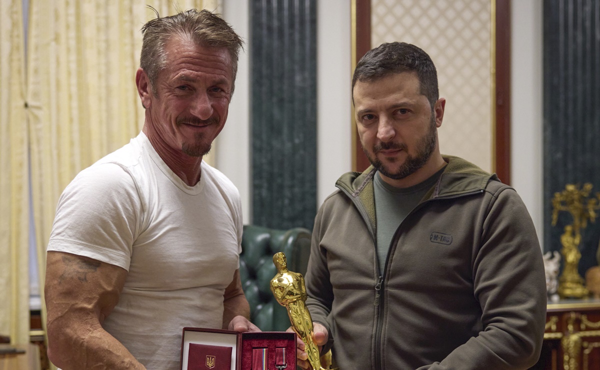 Video. Sean Penn entrega al presidente Zelenski su Oscar