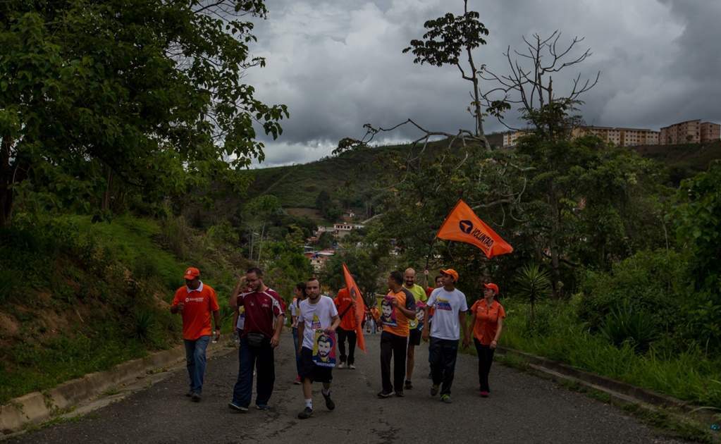 Opositores marchan a cárcel donde está preso Leopoldo López