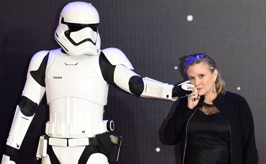 Actores de "Star Wars" envían mensajes de apoyo a Carrie Fisher