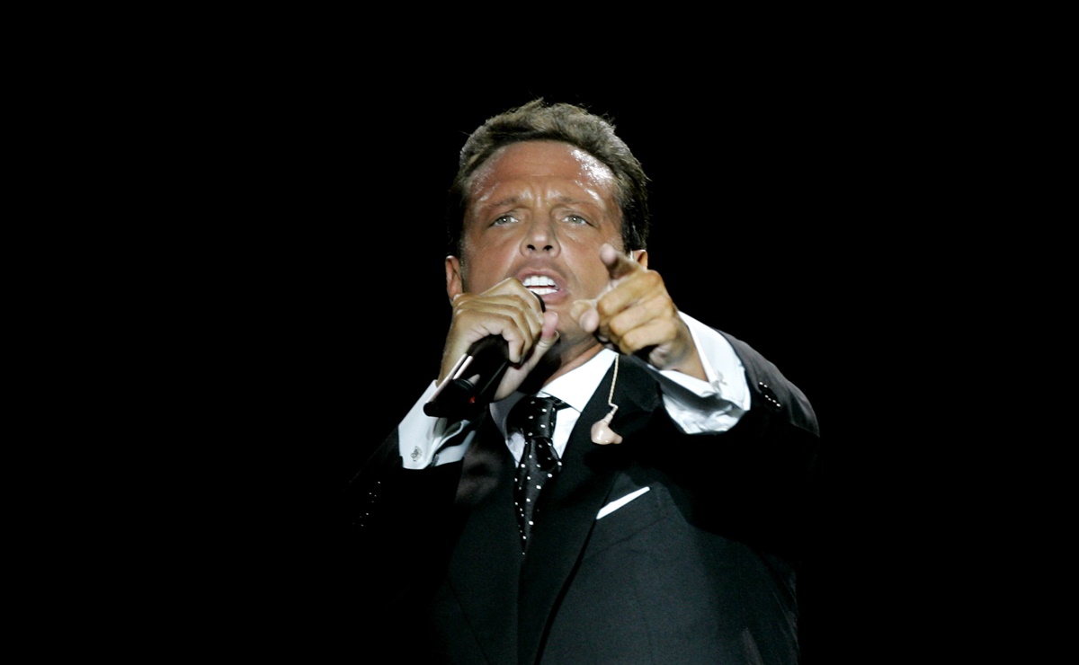 Luis Miguel pospone conciertos de fin de año en Acapulco tras el huracán Otis