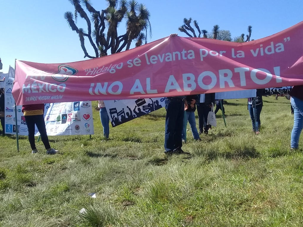 Grupos en contra del aborto en Hidalgo cierran la carretera México- Pachuca