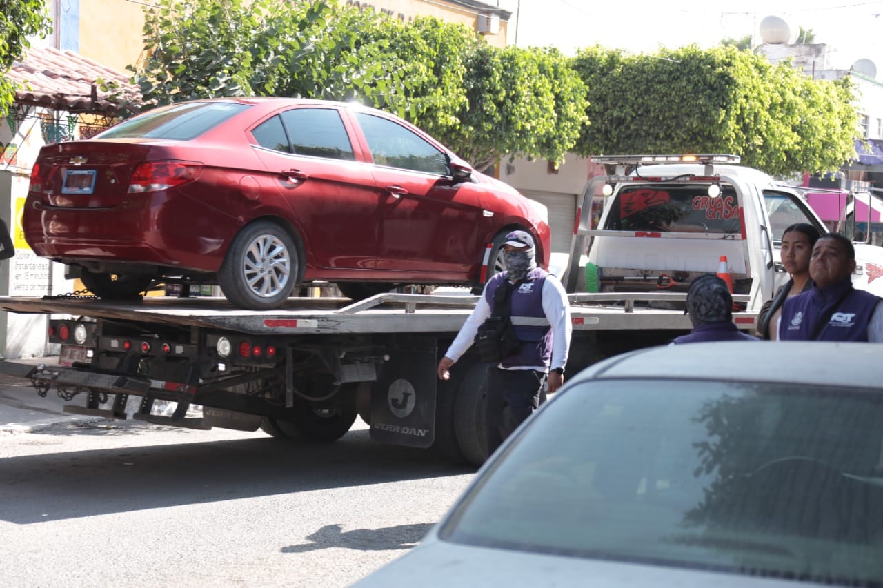 Decomisan taxis patito en Querétaro; prestaban servicios irregulares 