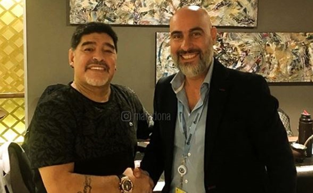 Maradona fue recibido por el embajador de Argentina en México