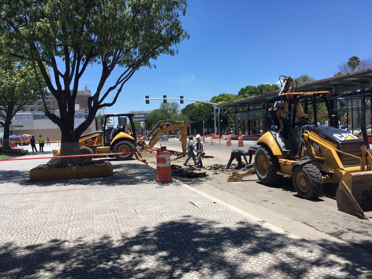 Fuga provoca cierre de Av. Constituyentes 