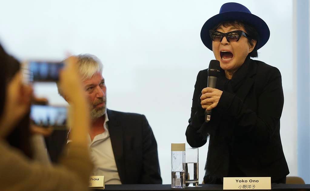 Yoko Ono recomienda a feministas chinas no criticar al gobierno