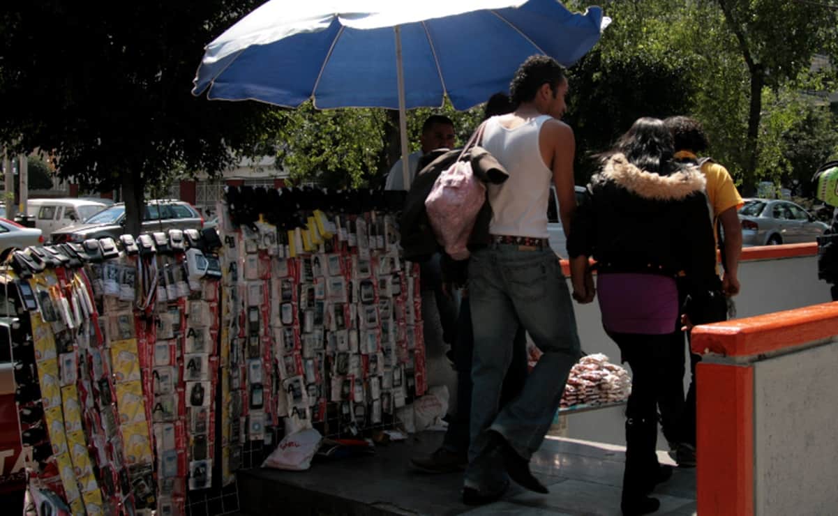 Regresan ambulantes al Metro