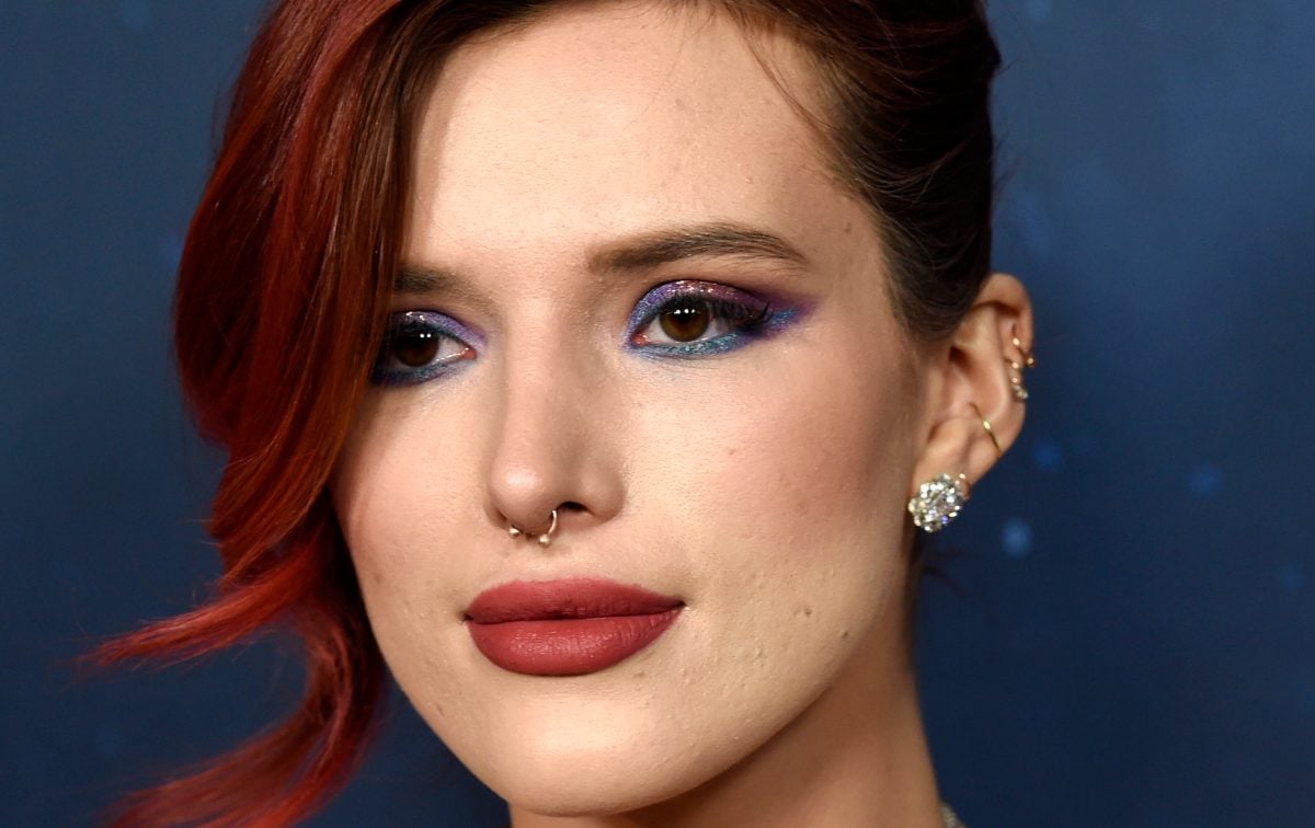 Bella Thorne deja mudos a sus fans con un 'nanokini' de Hello Kitty