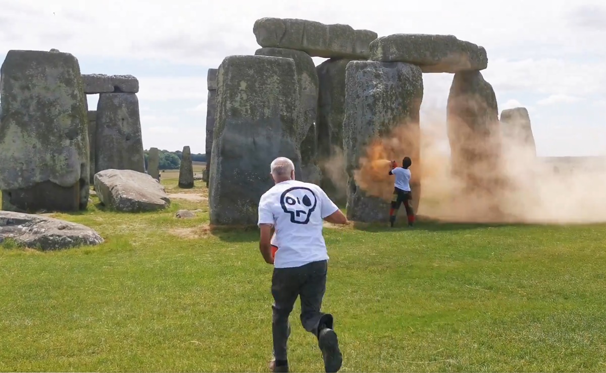 VIDEO: Ecologistas rocían pintura en sitio prehistórico de Stonehenge y son detenidos