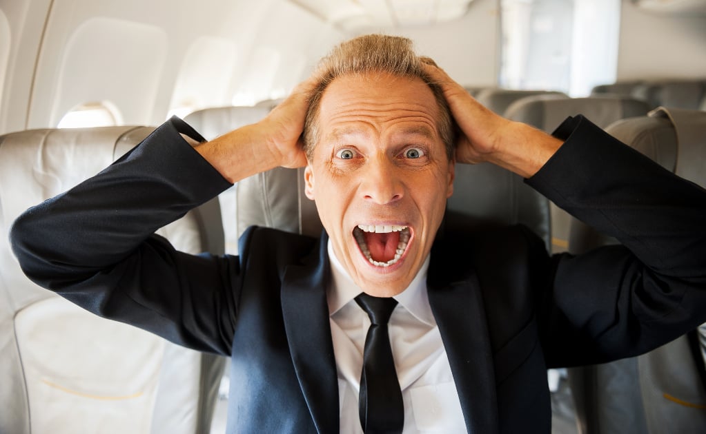 ¿Cómo deshacerte de un pasajero conflictivo en un avión?