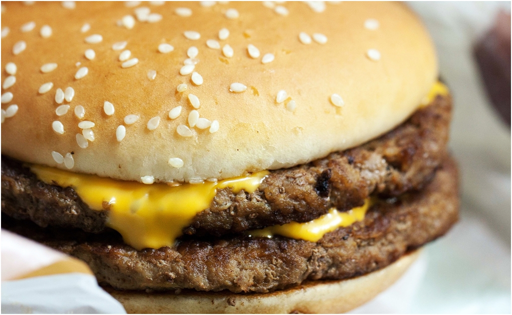 Profeco retira hamburguesas Del Día; contienen más pellejo que pollo