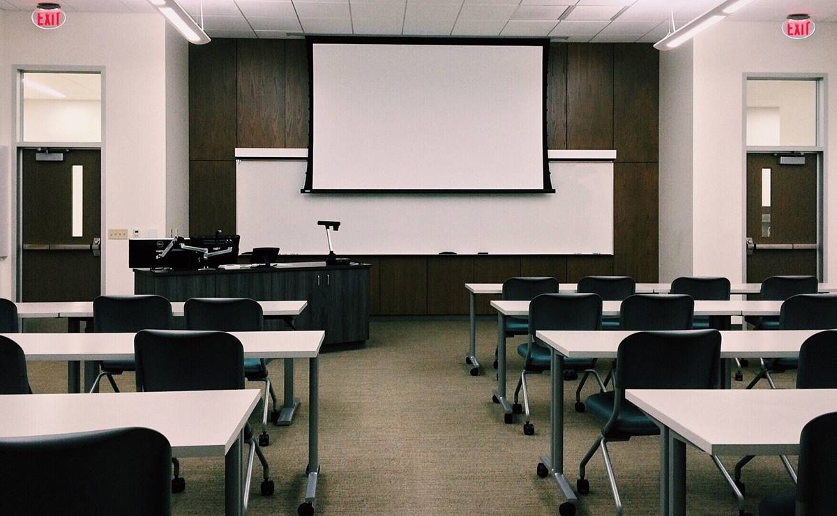 Maestra llama a la policía porque dos estudiantes llegaron tarde a clase en EU