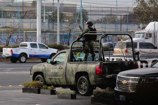 Sedena envía a la capital a 300 militares 