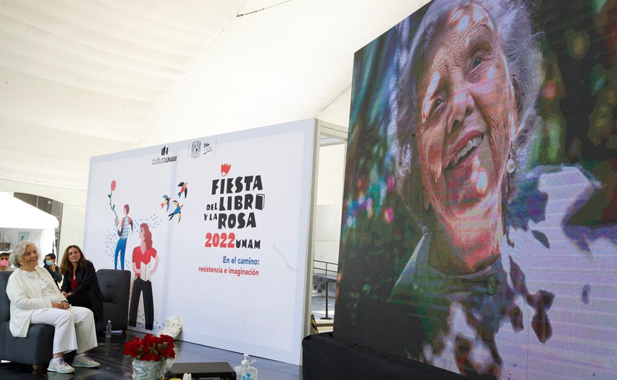 "Vivimos tiempos privilegiados, y posiblemente son los últimos que viva": Elena Poniatowska recibe homenaje en la UNAM