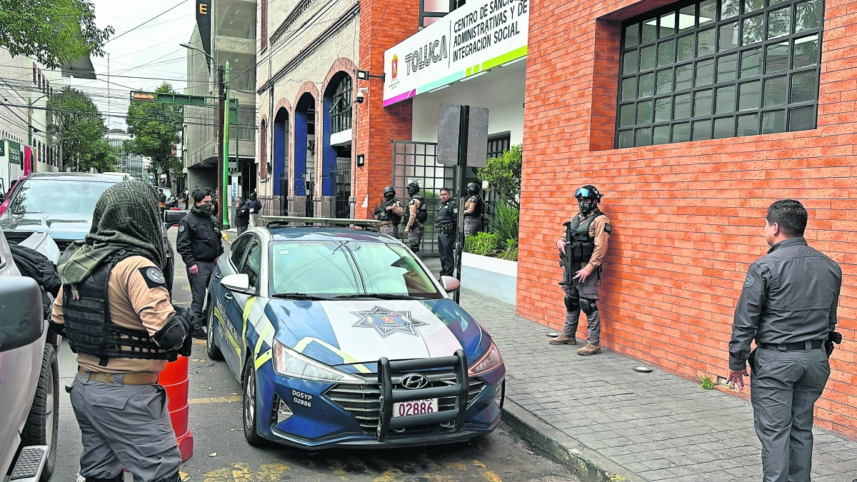 Catean oficinas del DIF y Tránsito en Toluca