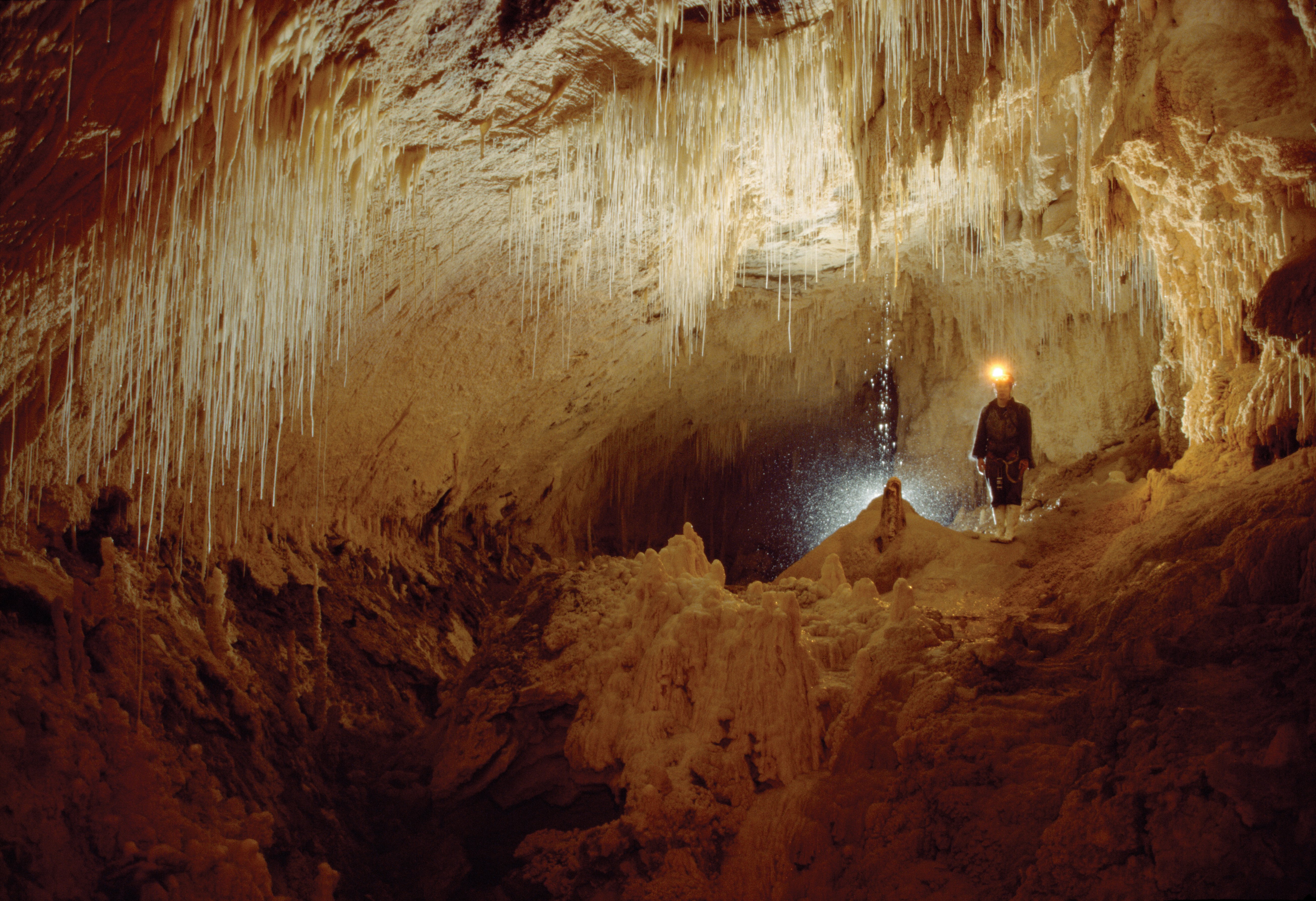 Sky cave. Пещеры Вайтомо новая Зеландия. Пещера светлячков новая Зеландия. Пещеры светлячков Вайтомо. Светящиеся пещеры Вайтомо новая Зеландия.