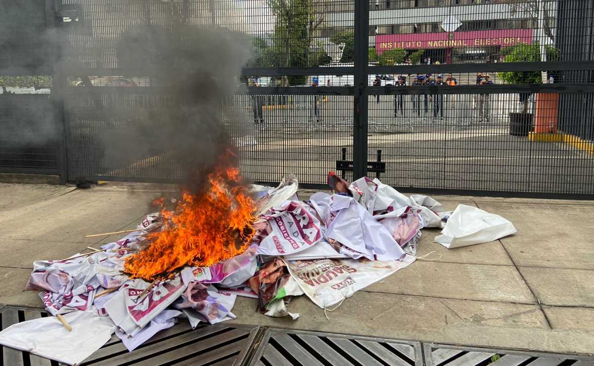 Jornada de furia de la CNTE; magisterio bloquea, quema propaganda y vandaliza sedes de partidos políticos y del INE