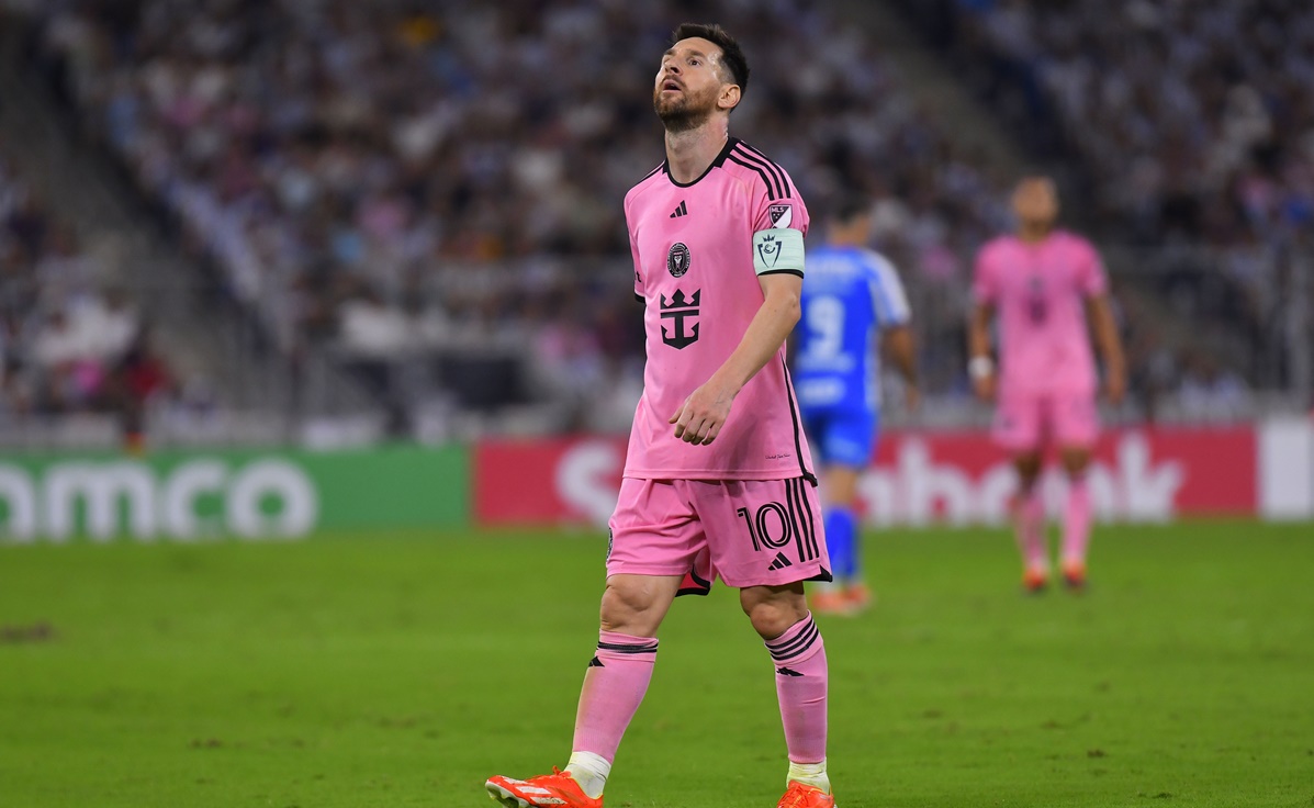 “Messi se la come” cantó la hinchada de Rayados al astro argentino