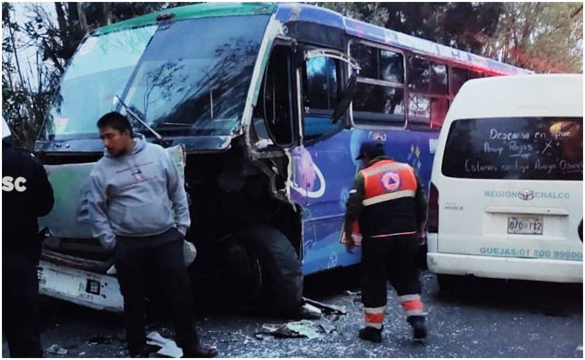 Choque entre camión y combi en la calzada Tláhuac- Chalco deja 6 lesionados