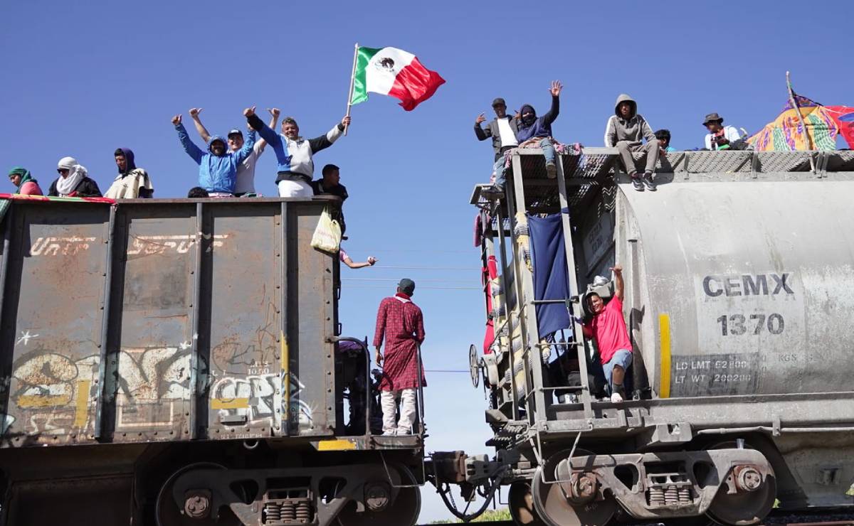 Tras 33 horas varados en Zacatecas, migrantes reanudan su viaje hacia Estados Unidos