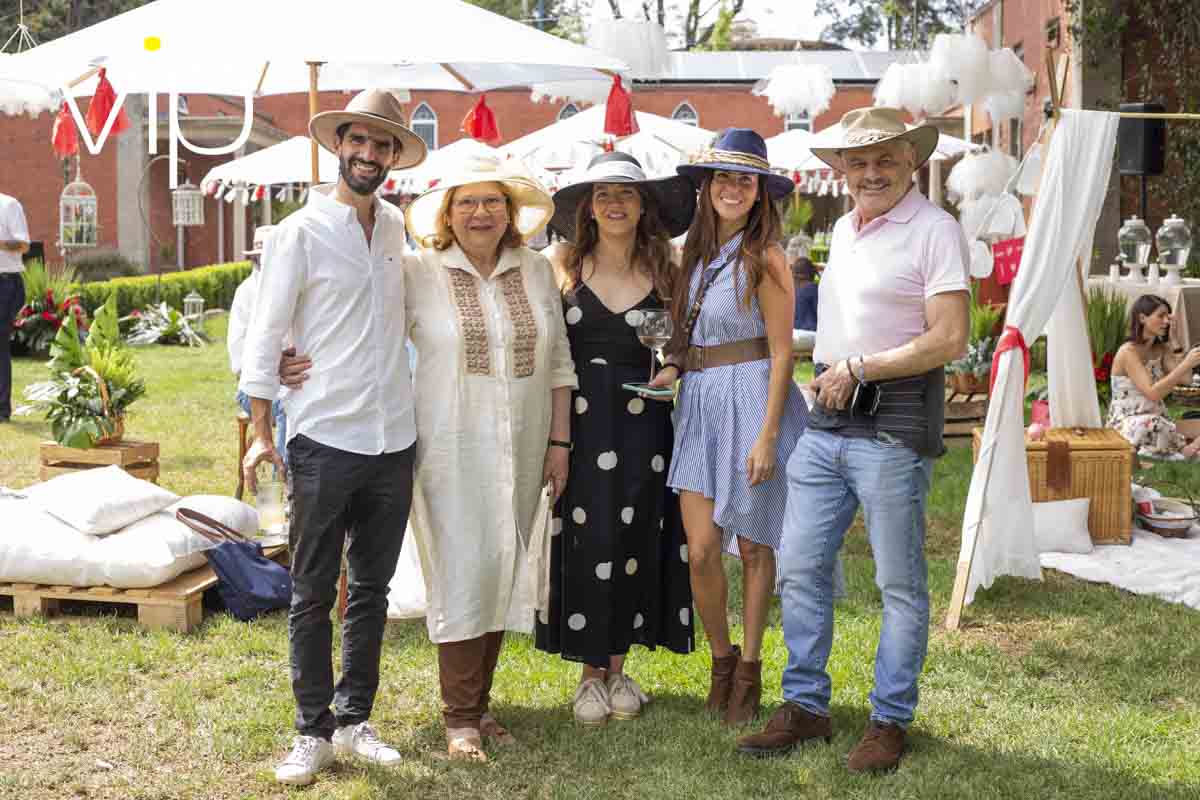 María y Mariana Orsini reciben a sus amigos en casona de Lomas de Chapultepec para su Luxury Picnic