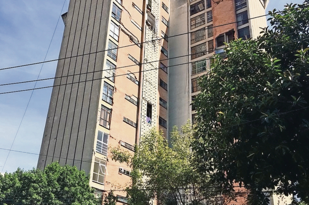 Concluye demolición de edificio Centauro