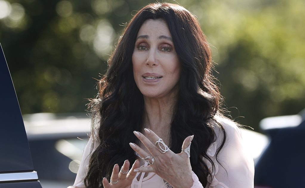 Cher llama "racista y misógino" a Donald Trump