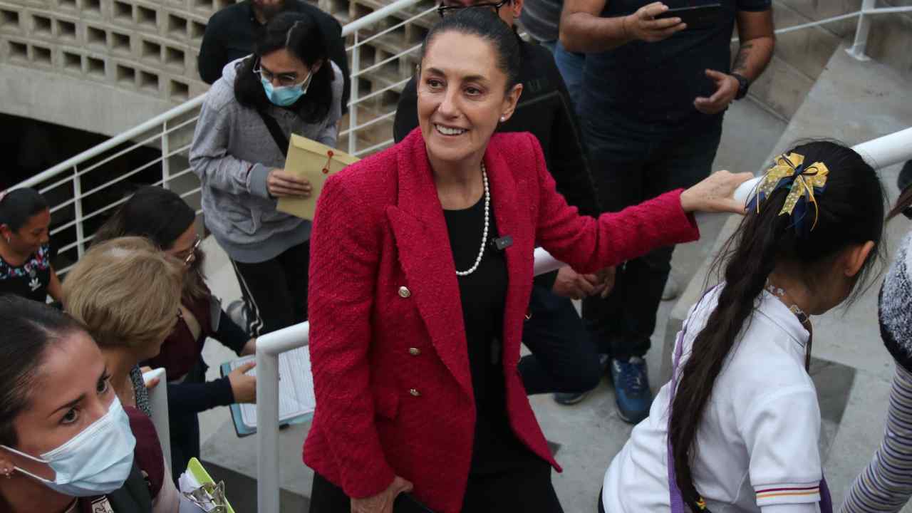 Claudia Sheinbaum celebra que la sustituta de Lorenzo Córdova sea una mujer