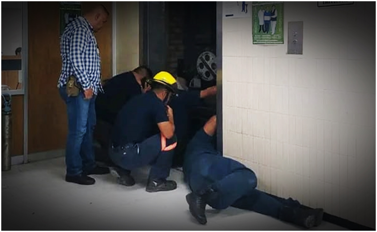 Rescatan a 7 personas atrapadas por más de 3 horas en elevador del IMSS de Monclova, Coahuila