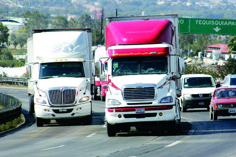 Buscan facilitar créditos a transportistas de carga