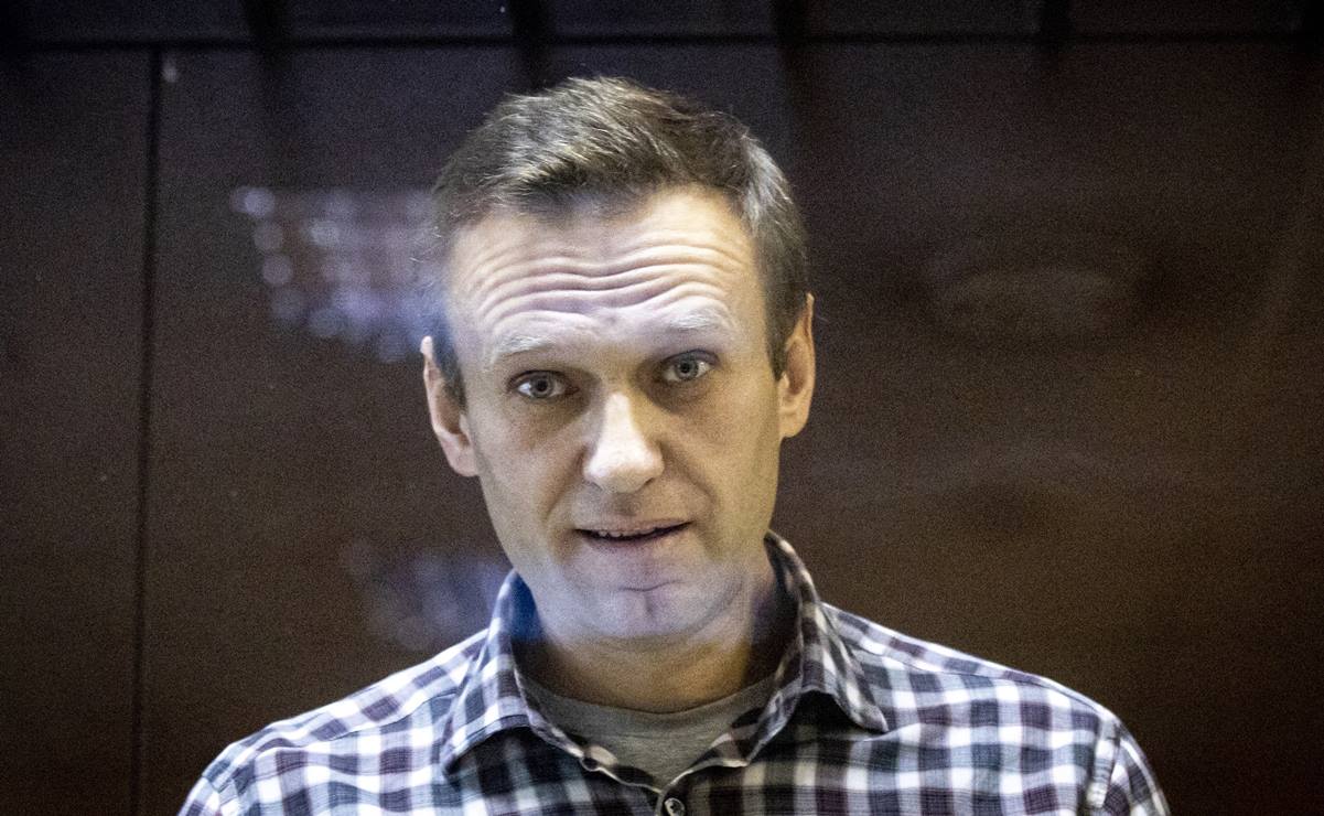 En prisión, detectan hernia doble y problemas en la columna a Alexéi Navalni