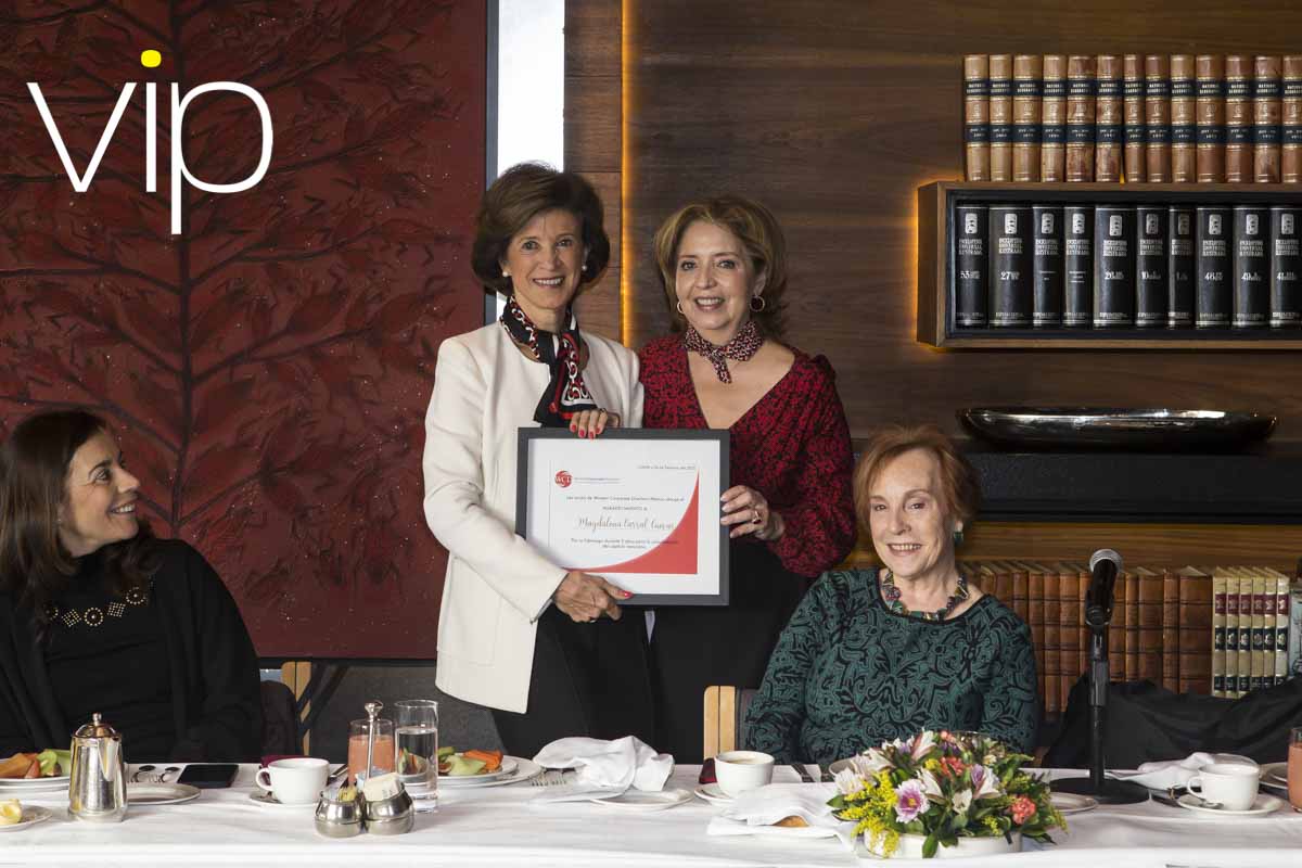 Magdalena Carral pasa la estafeta del Women Corporate Directors a Mónica Loaiza en desayuno de honor