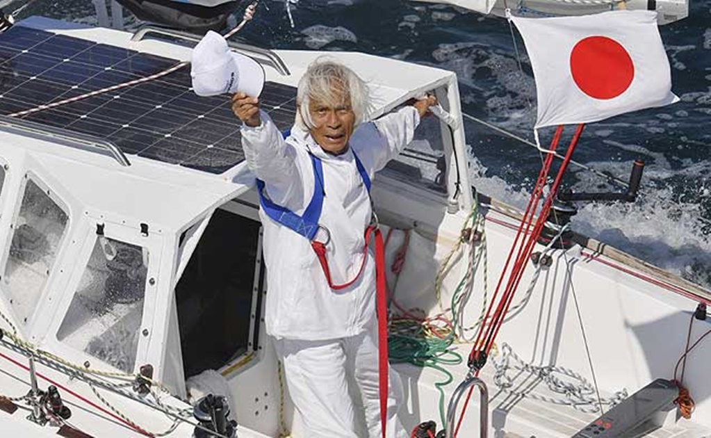 Aventurero japonés de 83 años logra récord tras cruzar el Pacífico en un velero en 69 días 