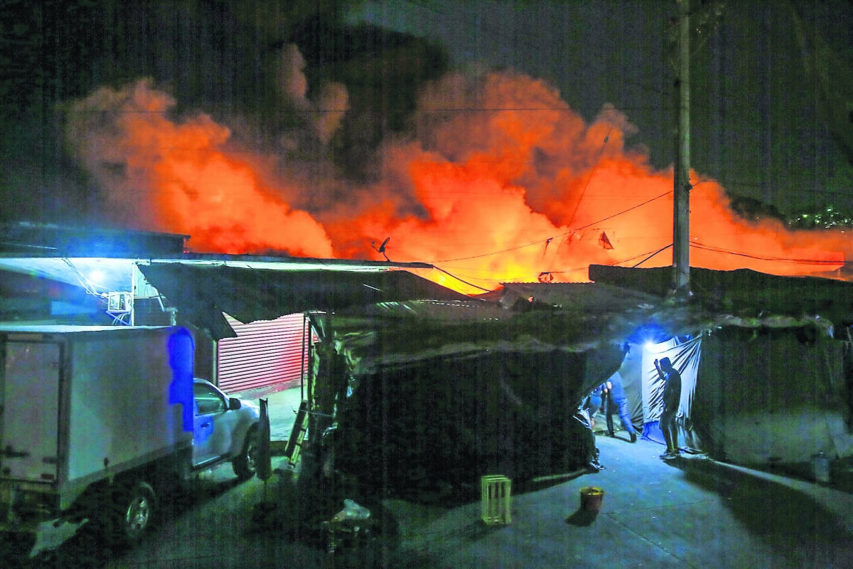 Levanta sospechas incendio en mercado de Acapulco