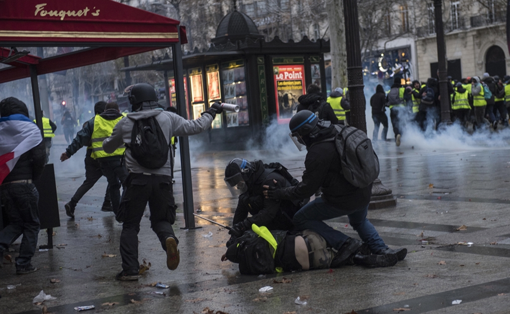 Más de un millar de detenidos en Francia; convocan a “Acto Cinco”
