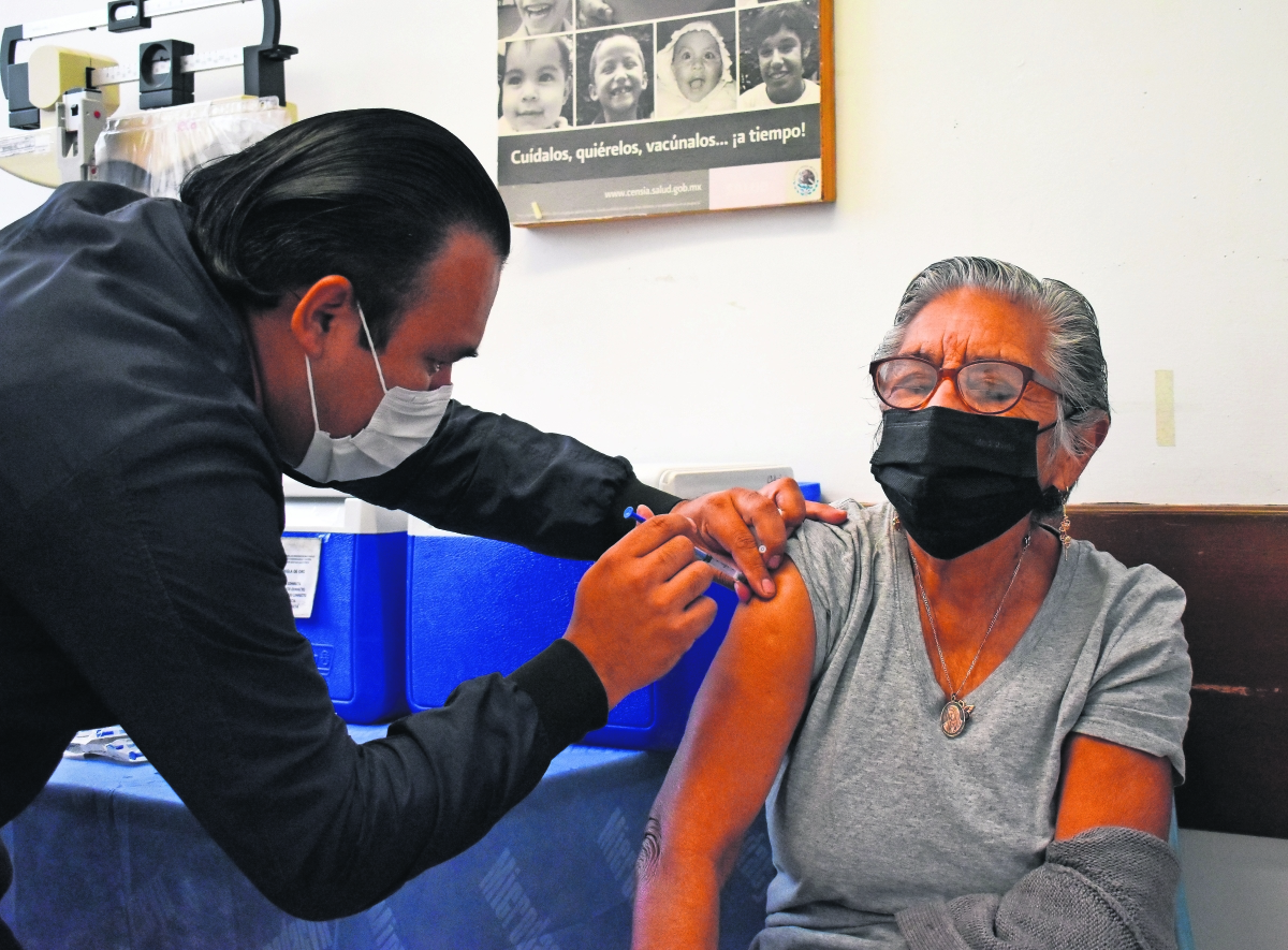 Confían en protección de vacunas contra Covid-19 y sus variantes