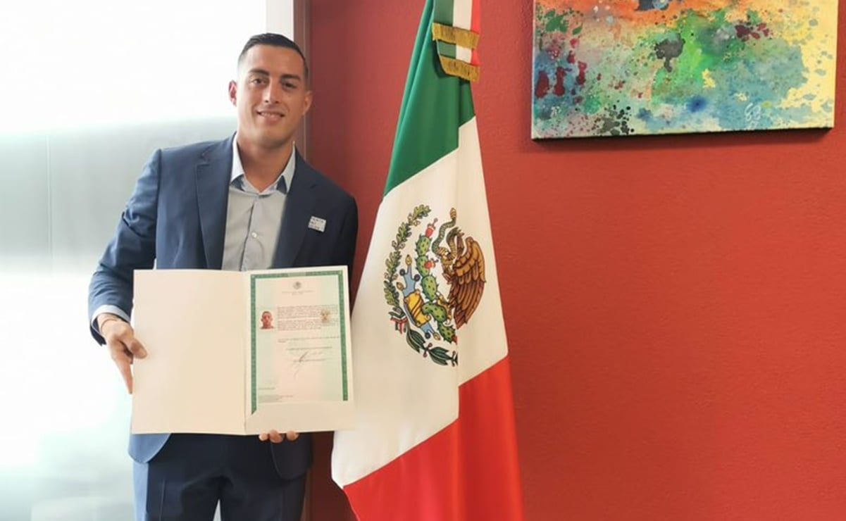 Rogelio Funes Mori recibe carta de naturalización mexicana