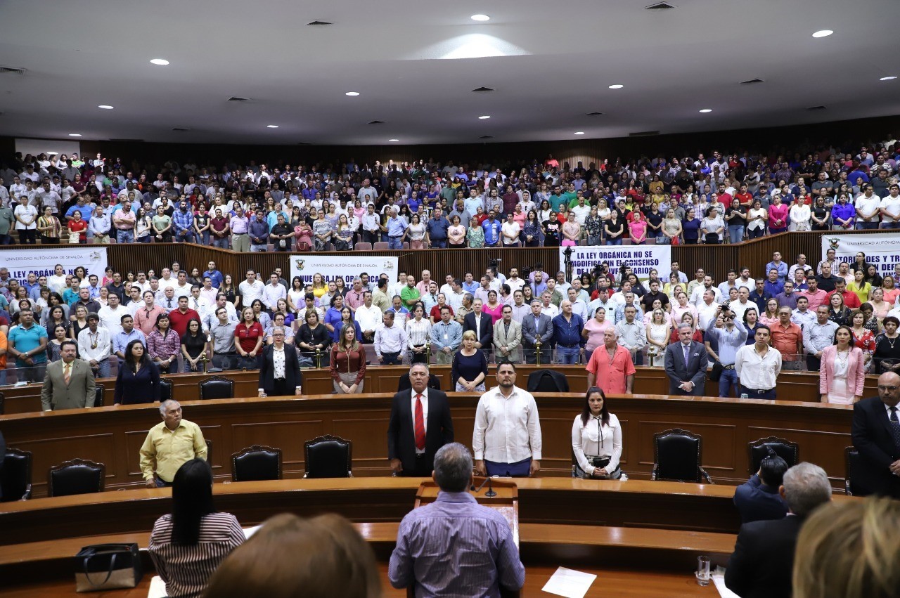 Guardan minuto de silencio en Congreso de Sinaloa por las muertes en Culiacán 