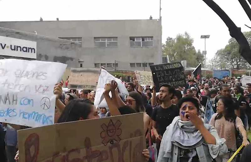 Marchan estudiantes hacia Rectoría en CU