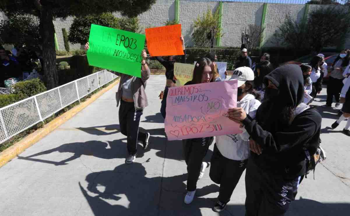 "Nos obligaron a usar mallas para no incitar sexualmente": Alumnas en Lerma aseguran que hay maestros acosadores