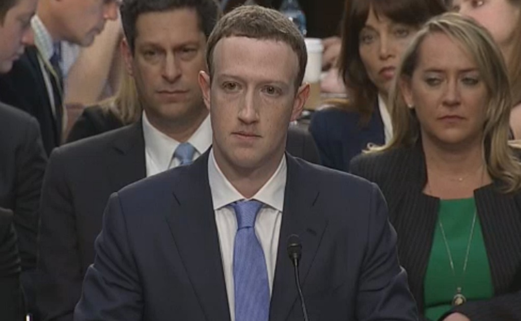 Facebook no hizo suficiente contra robo de datos, admite Zuckerberg ante Congreso de EU