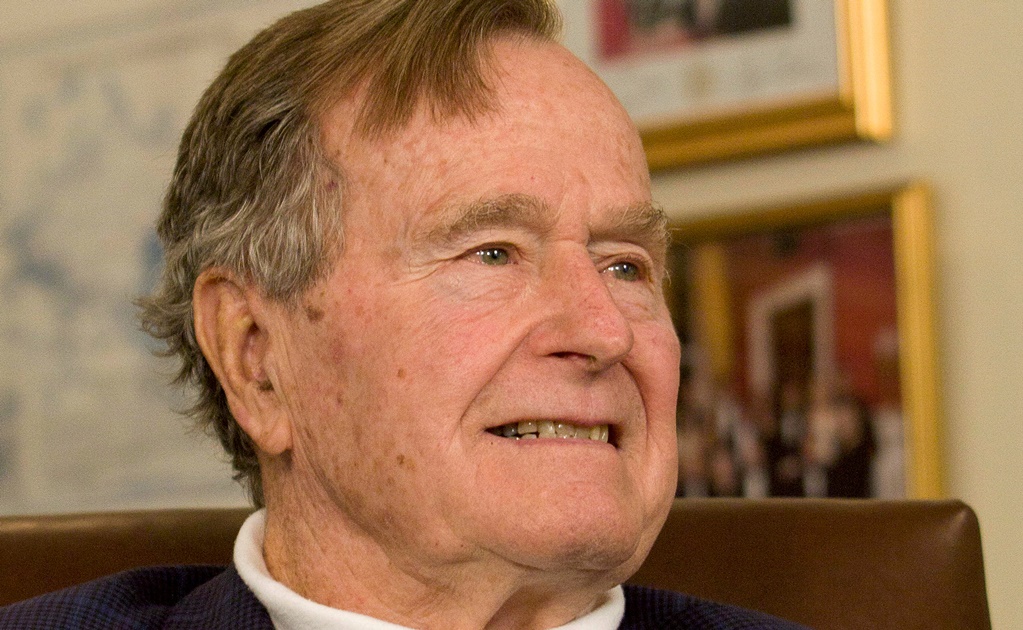 Ex presidente George Bush padre recibe alta tras 16 en hospital