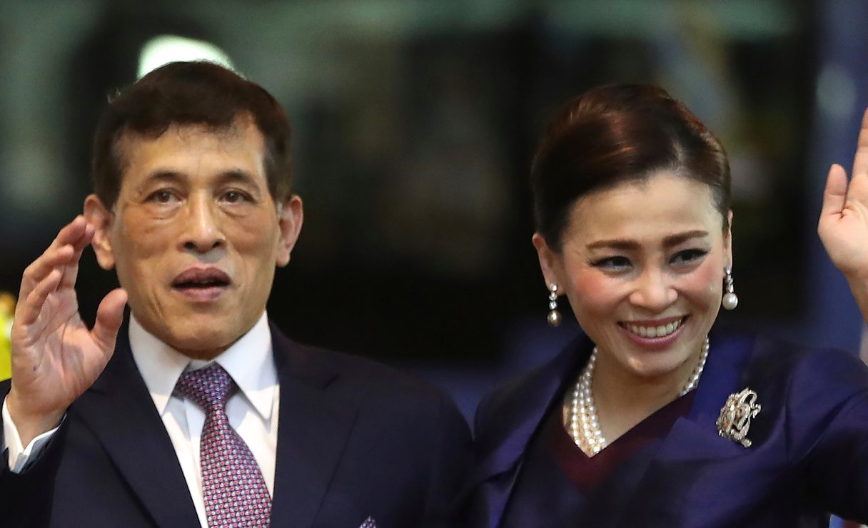 El rey de Tailandia y su esposa Suthida dan positivo a Covid